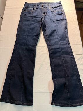 American Eagle Outfitters Women’s Dark Blue Jeans. Next Level Stretch Curvy Kick